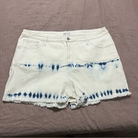 Ava and Viv Plus Size 22 Women's White and Blue Tie-Dye Shorts frayed summer - Picture 2 of 8